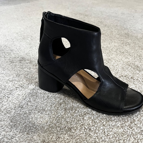 Naked Feet | Women’s Leather Black Open Toe Cut-Out 7.5 - Picture 4 of 6